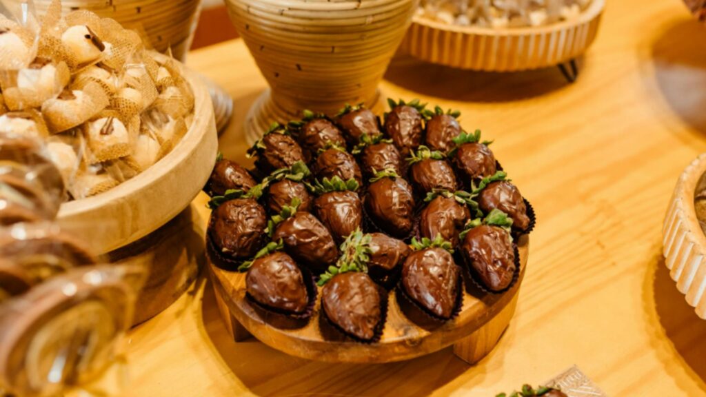 How Long Do Chocolate-Covered Strawberries Last